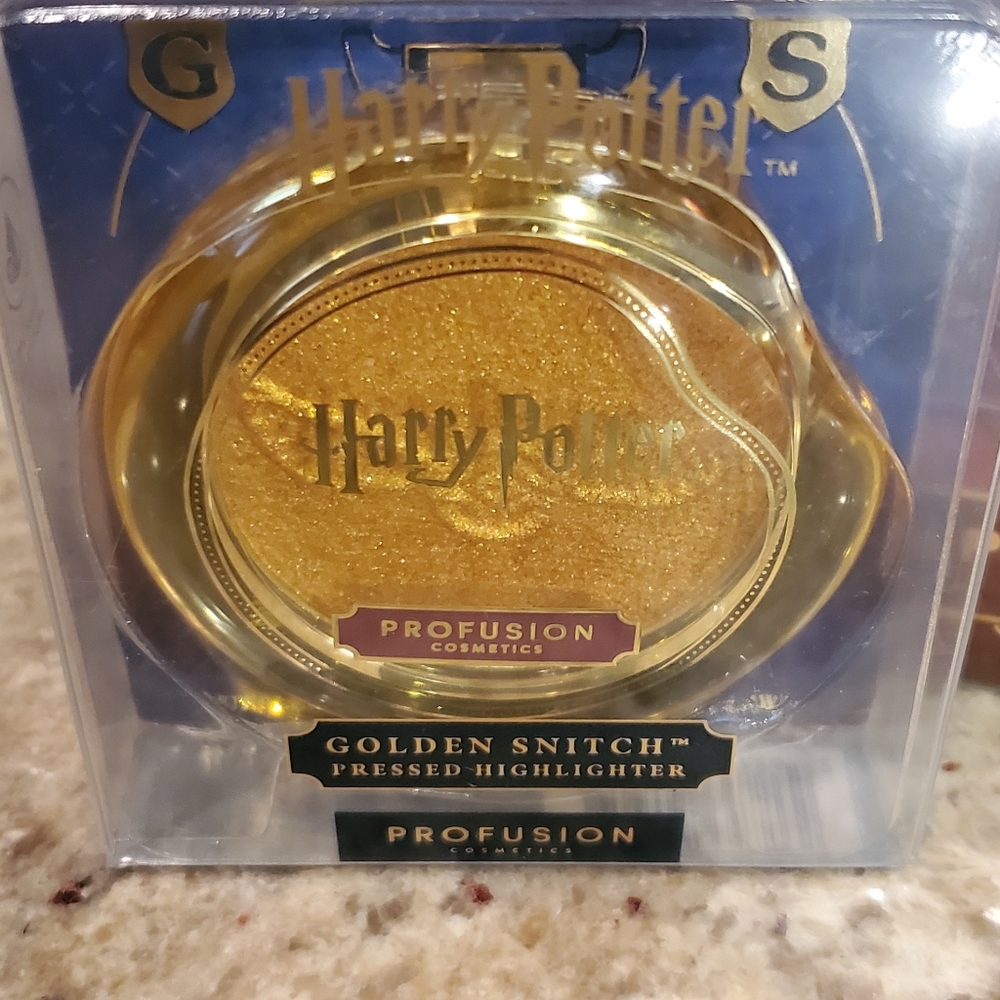 Profusions Harry‎ Potter Hogwarts Holiday Night Set Golden Snitch Chocolate Frog - Picture 3 of 7